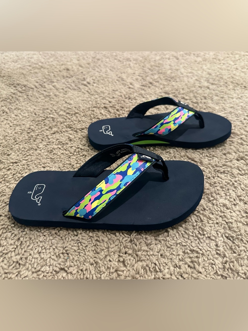Vineyard Vines Flip Flops